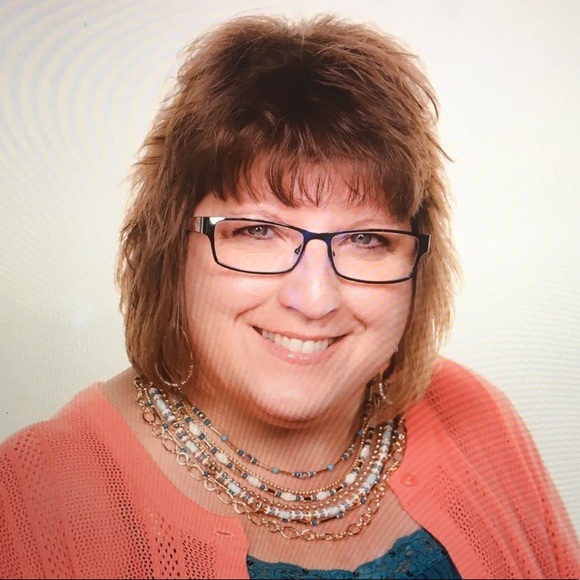 Meet your Posher, Sandy - Picture 1 of 1